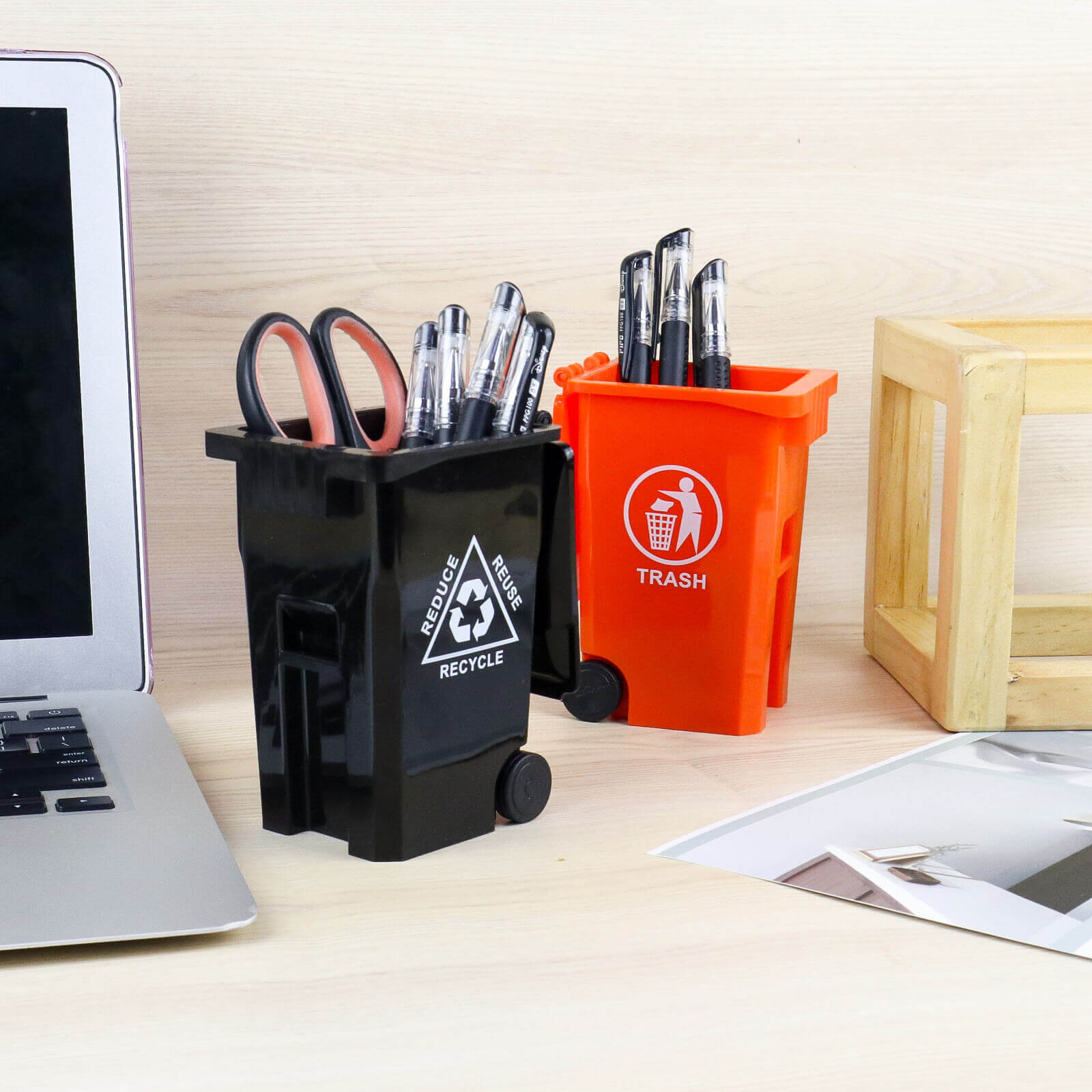 TOYMYTOY Office Trash Can, Desktop Mini Trash Bin, Garbage Bin Set Pencil  Cup Holder with Lips & Wheels(4PCS)